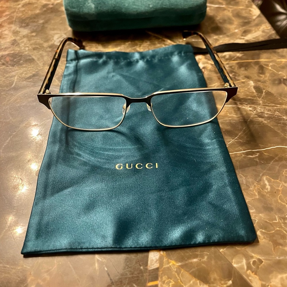 Gucci eyeglasses lens replaced by reading glass 2.0 power